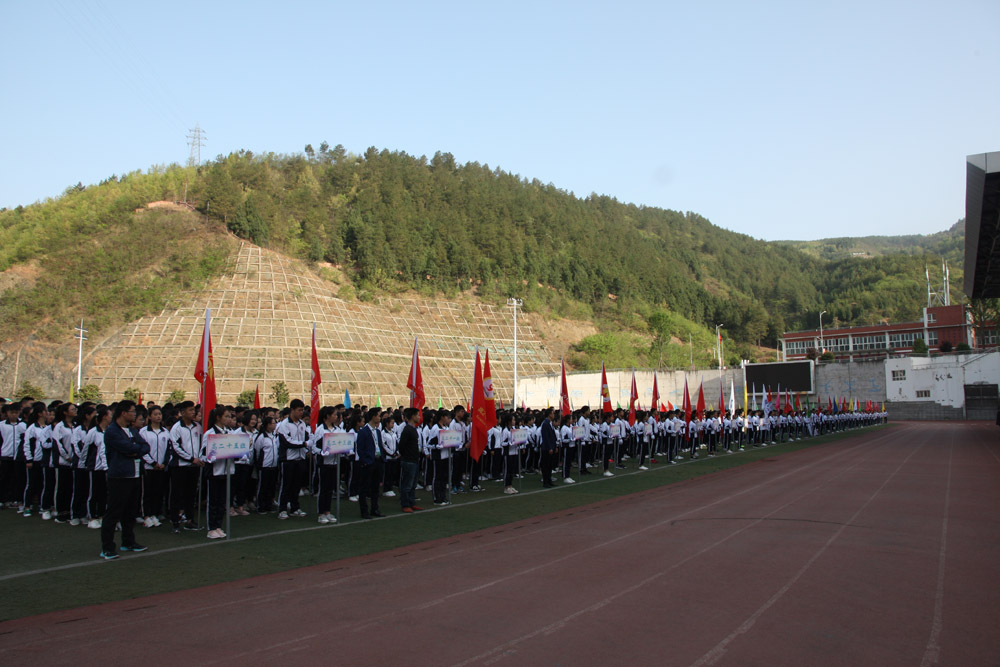 朝天中学第三十八届春季田径运动会隆重开幕